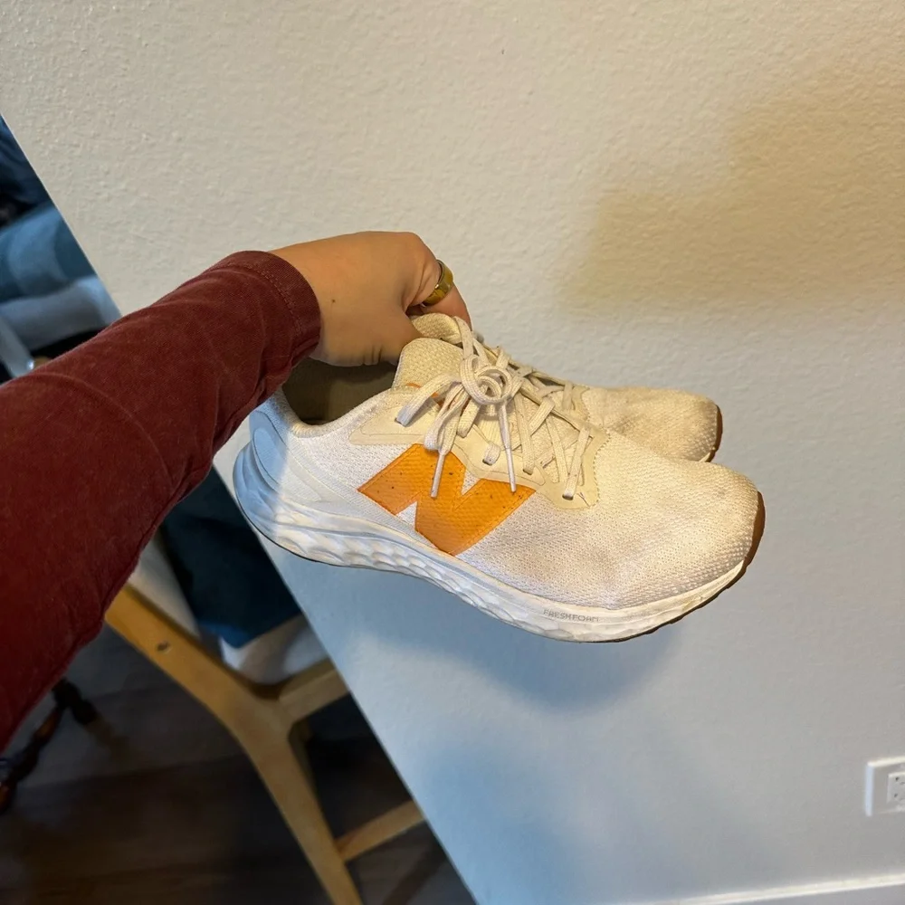 New Balance sneakers - Picture 1 of 3